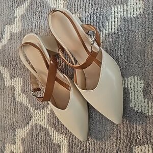 Womens size 7 cream and cognac sling back block heel